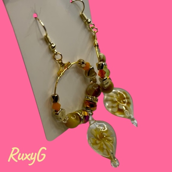 581. Gold and Yellow Floral Drop Earrings - Picture 5 of 6